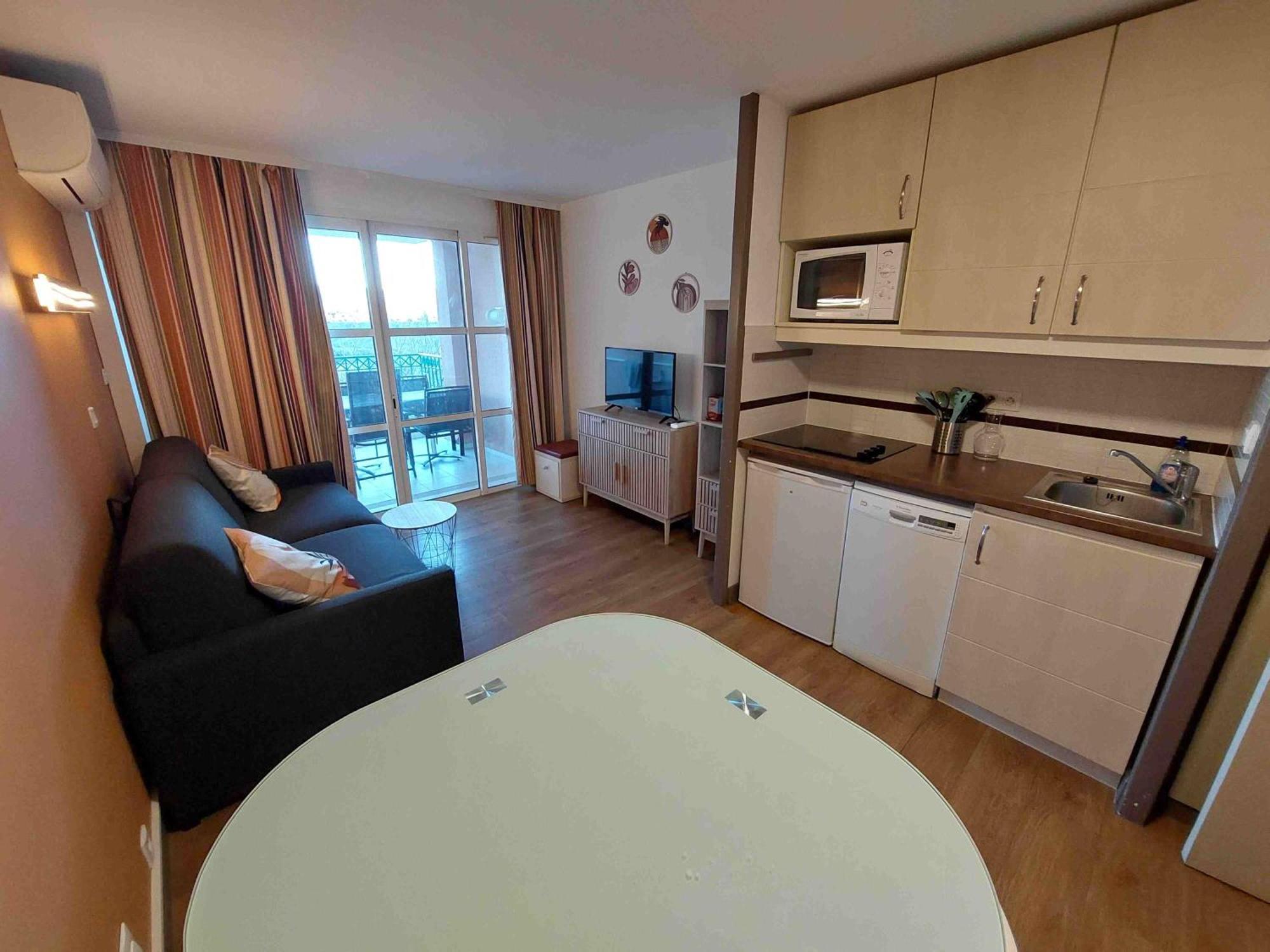 Cap Esterel Appartement Climatise Dans Le Centre Du Village Vacances Drammont Buitenkant foto
