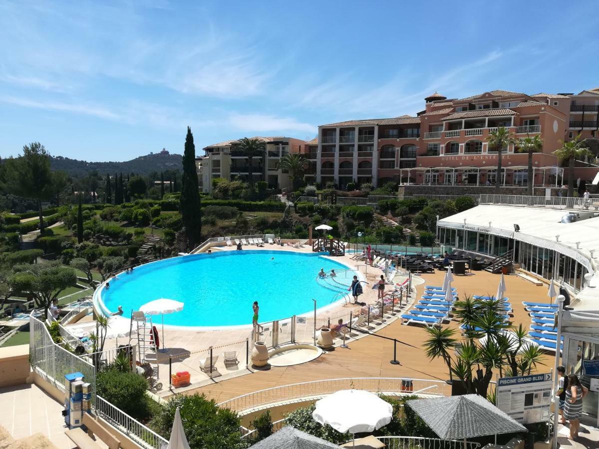 Cap Esterel Appartement Climatise Dans Le Centre Du Village Vacances Drammont Buitenkant foto