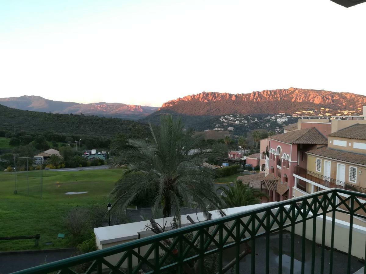 Cap Esterel Appartement Climatise Dans Le Centre Du Village Vacances Drammont Buitenkant foto