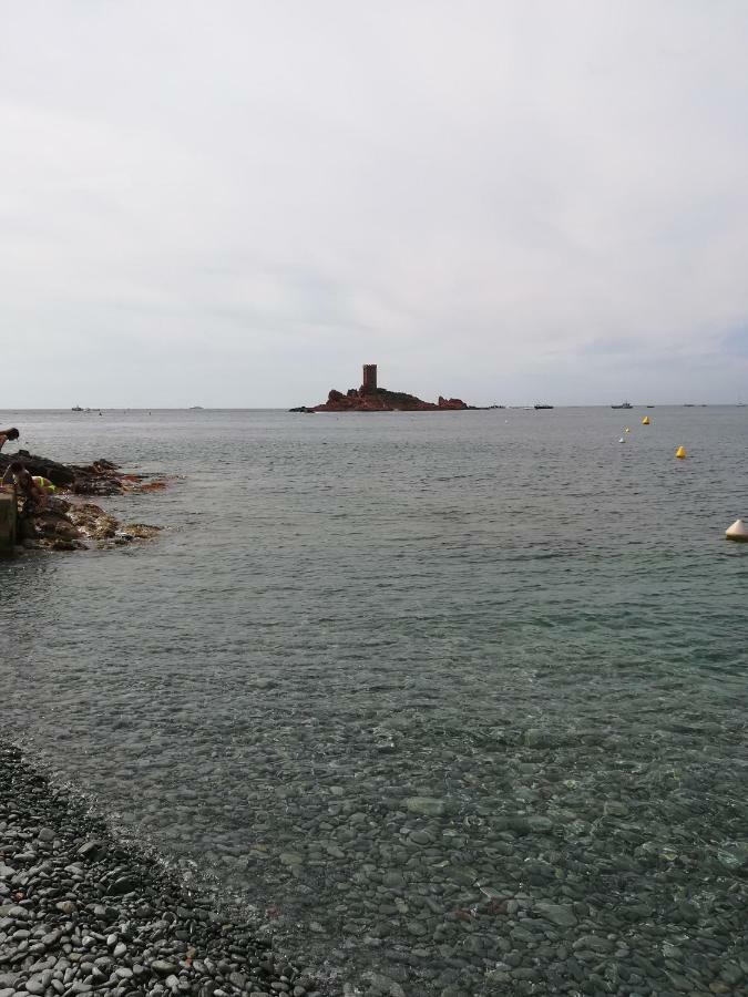 Cap Esterel Appartement Climatise Dans Le Centre Du Village Vacances Drammont Buitenkant foto