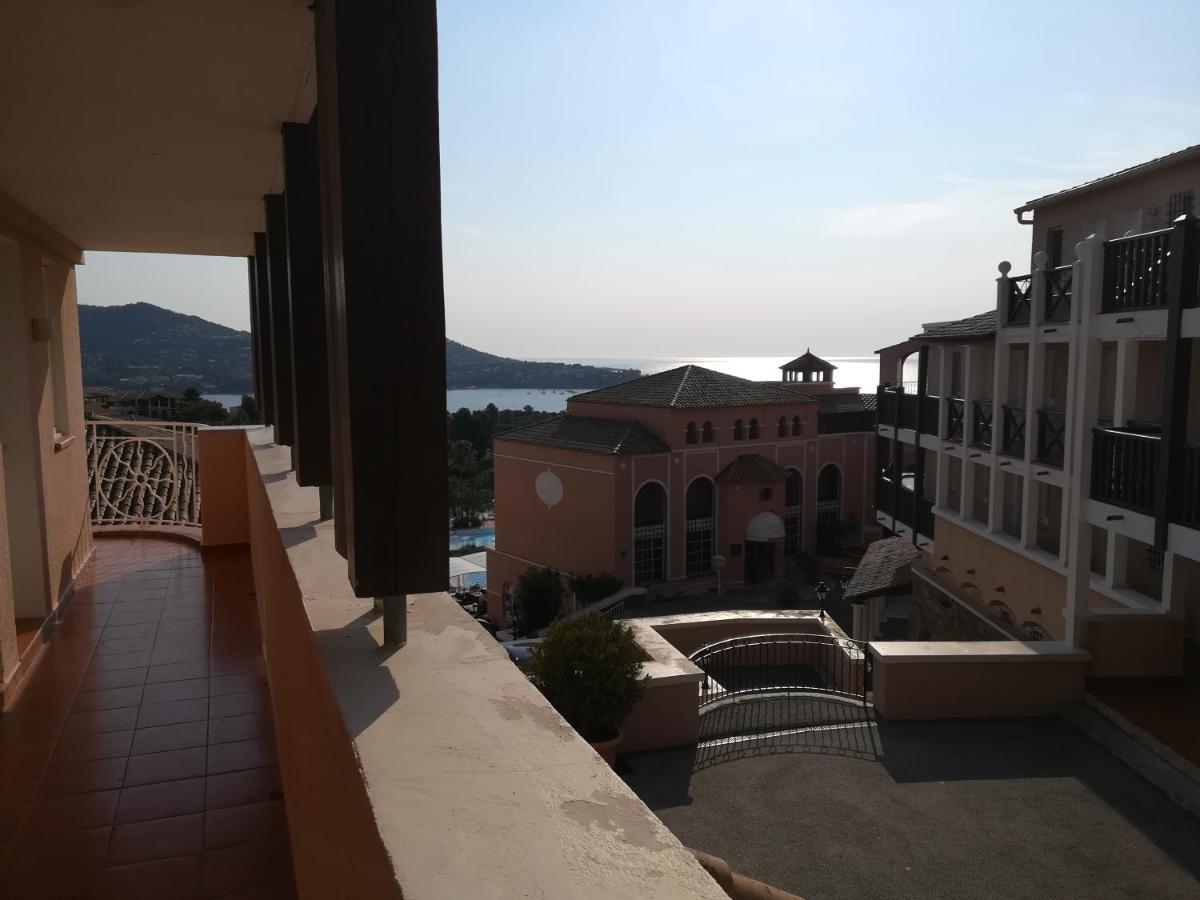 Cap Esterel Appartement Climatise Dans Le Centre Du Village Vacances Drammont Buitenkant foto