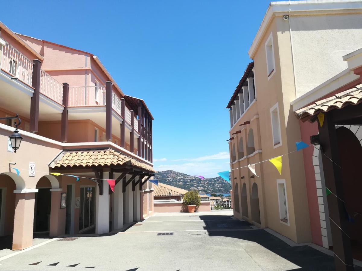 Cap Esterel Appartement Climatise Dans Le Centre Du Village Vacances Drammont Buitenkant foto